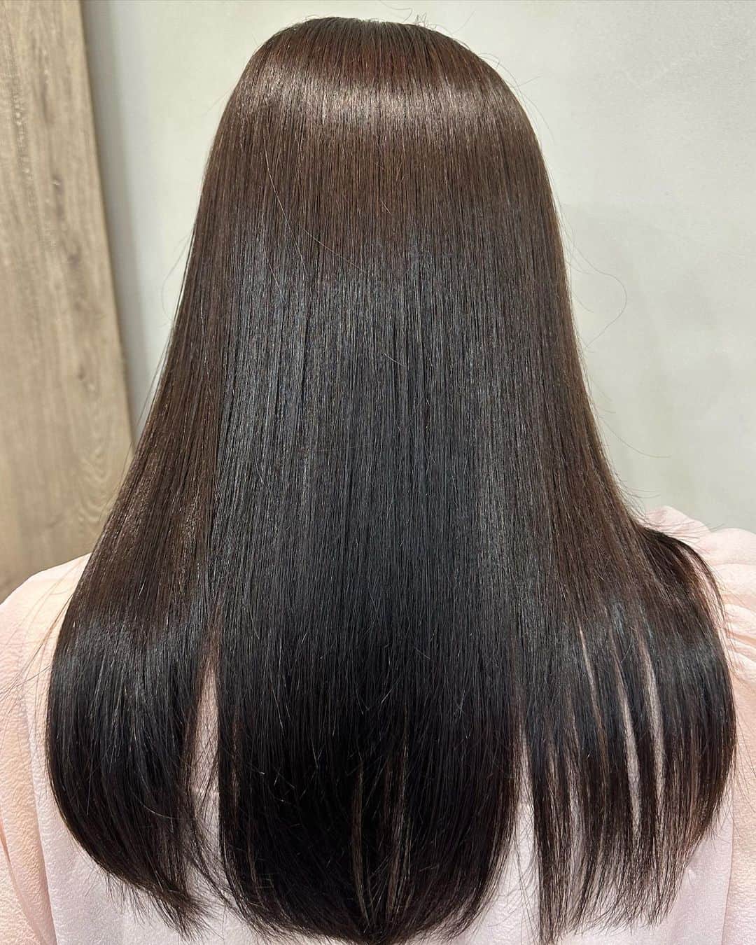 石井陽菜さんのインスタグラム写真 - (石井陽菜Instagram)「⁡ ⁡ ⁡ 髪の毛染めました〜 ⁡ ほんの少しいつもより明るめにしてもらって 柔らかい感じになりました☻ ⁡ 来週には前髪も髪の長さも少し切るので今を楽しみます✨ ⁡ ⁡ #ヘアカラー #オリーブベージュ」8月16日 21時35分 - ishii__haruna
