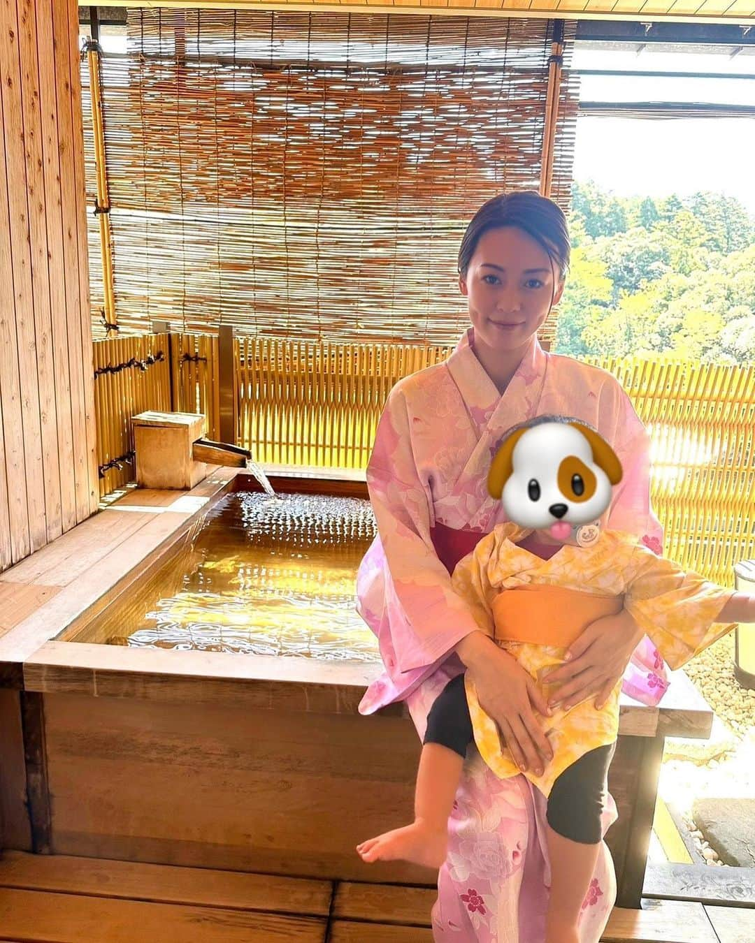 伴杏里のインスタグラム：「夏の思い出🍉👘🍑🍈☀️🌳 浴衣…私はピンクで🩷 息子は黄色💛  ベティーちゃんのTシャツお揃いでおでかけ👼❤️  #summer  #withmyson  #浴衣  #ペアルック #♨️ #👘」