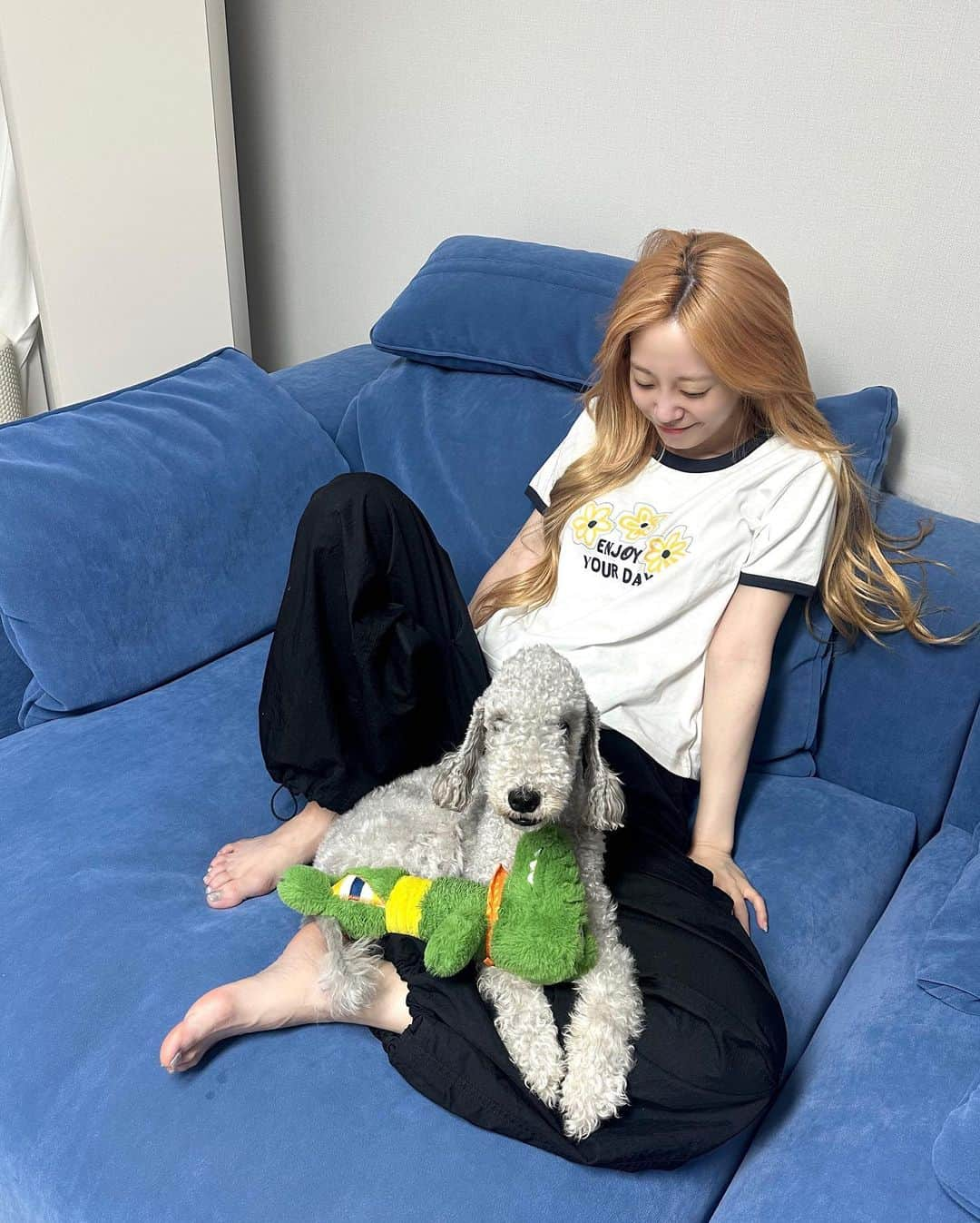 ヨンジさんのインスタグラム写真 - (ヨンジInstagram)「우리집놀이터🛋️  #광고 #에싸 #에싸레벨」8月16日 21時49分 - young_g_hur