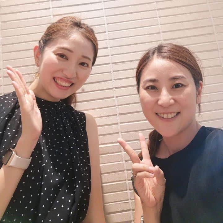 丸井汐里のインスタグラム：「✴︎ 少し前ですが、福島時代の同期・ほんだむと5年ぶり位に再会できました😆 @mayumi_h_i  ✴︎ 震災と原発事故真っ只中に、新人として入局。 ✴︎ 1人だったら間違いなく心が折れていたと思いますが、同期のみんながいてくれたおかげで何とか踏ん張ることができたのだと改めて感じます。 ✴︎ 近況報告も溜まりに溜まっていましたが、最終的に「うちら頑張ったよね！」でまとまるのも同期ならでは😂 ✴︎ そう言えるようになっただけ、大人になったのかなぁ……なっていてほしい笑 ✴︎ またちょこちょこ会いたいなー✨ ✴︎ ✴︎ ✴︎ #アナウンサー#フリーアナウンサー#丸井汐里#本多真弓#同期#NHK福島#時差投稿」