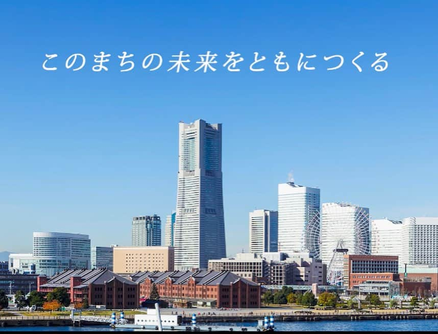 有働文子のインスタグラム：「🚢🚢🚢  2023年7月に、創立100周年を迎えた #横浜信用金庫 の #ヒストリカルムービー のナレーションを担当しています🙇‍♀️  これも店舗で流れるのかな？？  まだ分からないですが、凄くステキなステキなホームページなので、ぜひぜひご覧ください🙇‍♀️✨  地域経済を回す役割を果たしている、街の信用金庫。  今回の映像で、横浜の発展に欠かせない存在だったことが分かります。  このまちの未来をともにつくる。  @jana47com さん、素敵な機会をありがとうございました🙇‍♀️  #ナレーション #フリーアナウンサー #アナウンサー #横浜 #地域密着 #宅録ナレーション #港町 #神奈川県横浜市 #ナレーター #しっとり系ナレーションが得意」