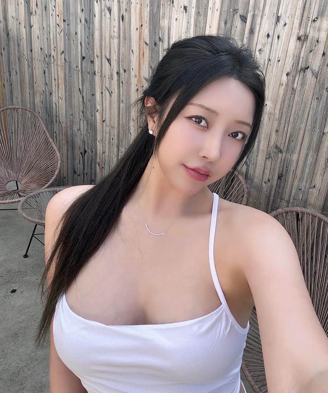 Choi Somiのインスタグラム：「⠀⠀⠀⠀ #글랜더 #glander  후들후들한 데님 👖🤍」