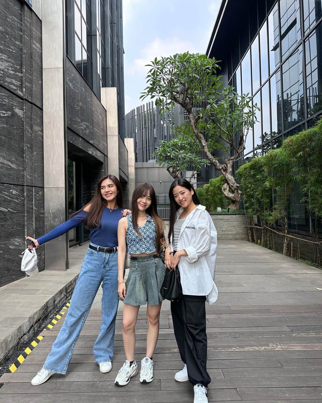 仲川遥香さんのインスタグラム写真 - (仲川遥香Instagram)「🫶🏻  #indonesia #jakarta #exjkt48 #ジャカルタ生活 #トリオ #仲川遥香」8月16日 21時56分 - haruuuu_chan