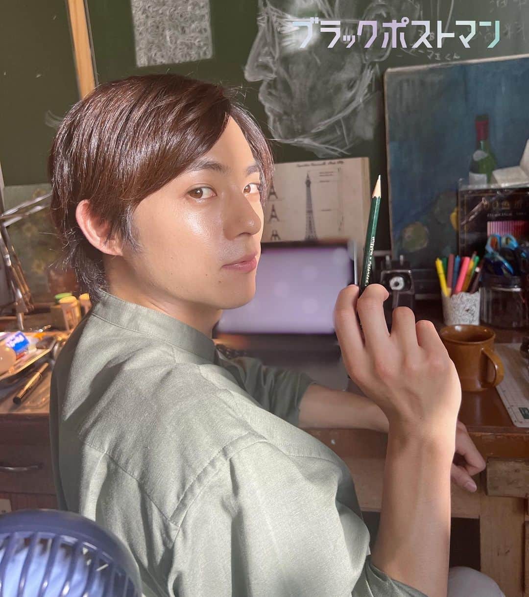 永田崇人のインスタグラム：「#ブラックポストマン 初回放送まであと2日でございます🫡  第1話ゲスト 中学校の美術教師 妹尾弘一を演じております😊  ちなみに永田は美術は苦手で、なかなか成績表で5を取れなかった教科です。 たくさん初めてのことをさせていただきました。監督の権野さんも、とてもフレキシブルな方で、たくさんのオーダーをくださいました。O.A楽しみなんだぁ🙈  #ブラポス #テレビ東京 8月18日(金)よる8時スタート！  #田中圭 #志田未来」