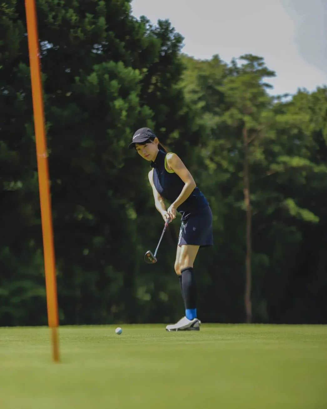 保坂玲奈のインスタグラム：「ゴルフウェア投稿⛳⁡ ⁡⁡ ⁡スタイリッシュでタウンユースな⁡ ⁡デザインが推しの @herg_olf ⁡ ⁡⁡ フェイスマスクまで可愛くて⁡ ⁡シミ対策にタスカリマス🥺⁡ ⁡⁡ ⁡⁡ ⁡#herg#エルグワン#ゴルフウェア」