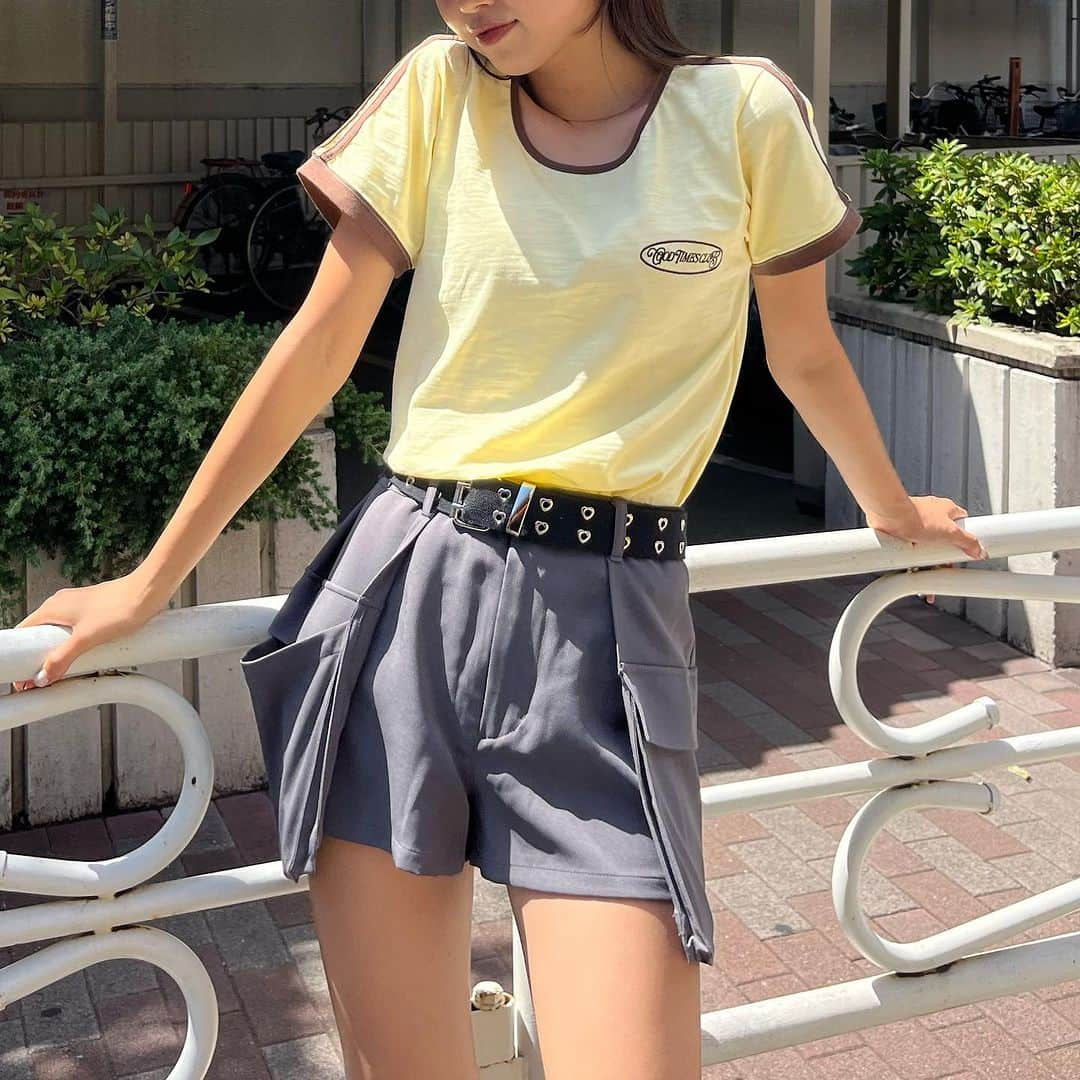 まあやのインスタグラム：「新作コーデが可愛すぎる 💕🗽 ・Line Design Tee ￥6,490- ・skirt pants ￥6,990-  #hth#hth_style #hth_hep」