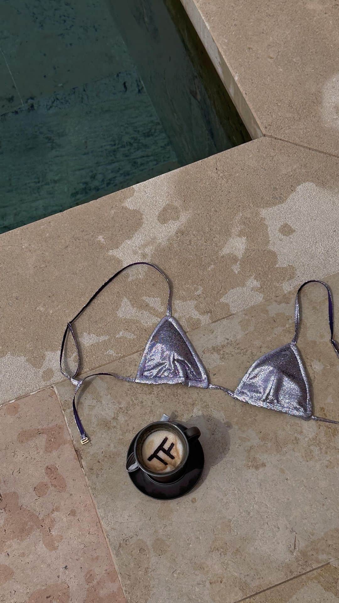 JANICE JOOSTEMAのインスタグラム：「🖤🤍」
