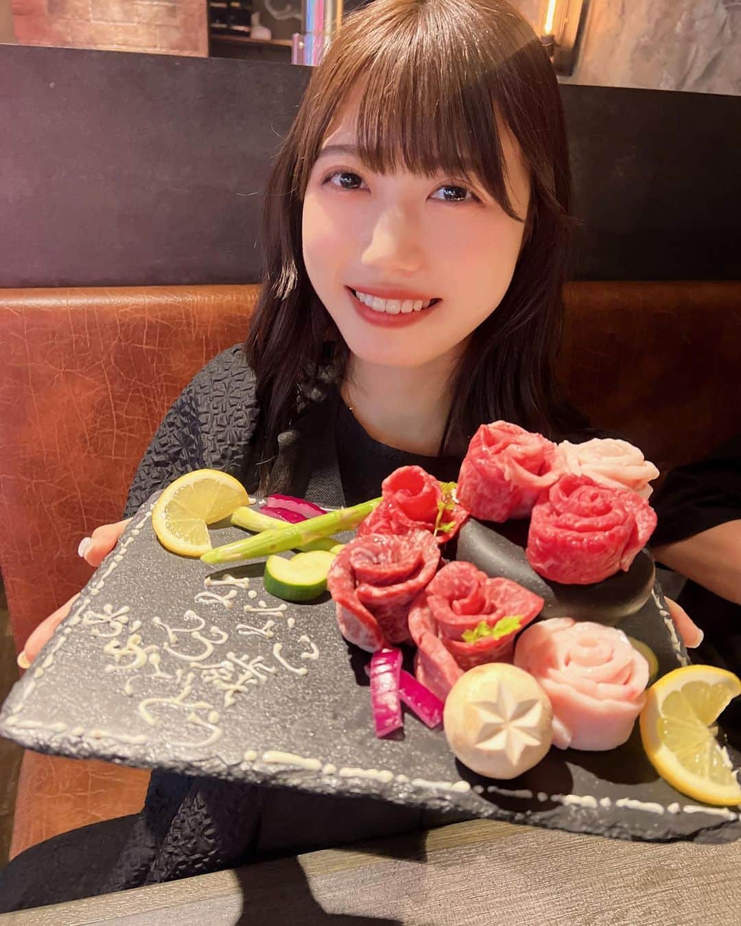 西嶋菜々子さんのインスタグラム写真 - (西嶋菜々子Instagram)「誕生日当日、マネージャーさんふたりにお祝いしてもらいました߹ - ߹♡ プライベートまでも仲良くしてくれるゆりりん、つからぶだよーーー」8月16日 22時23分 - nanako_nishijima