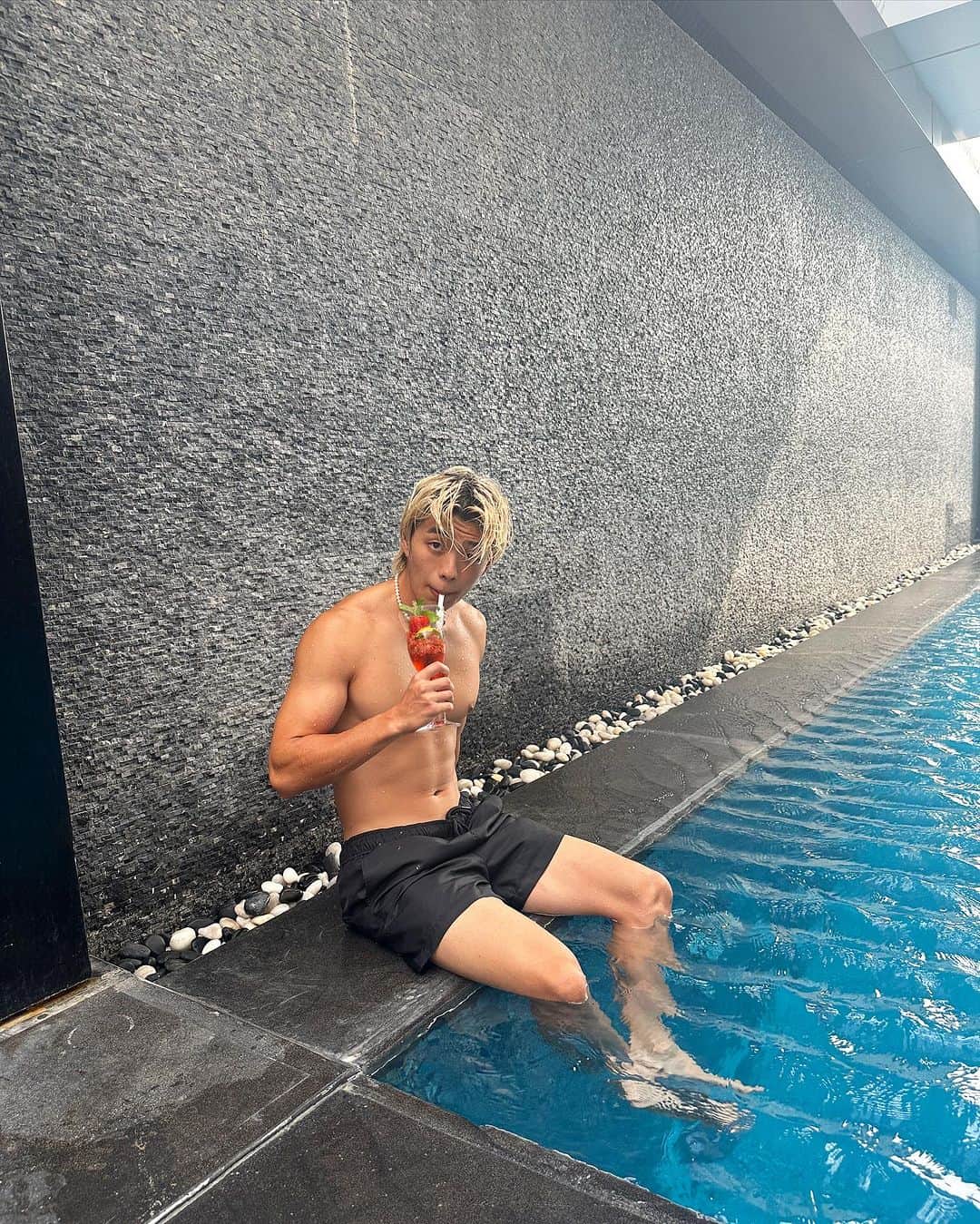 木村太陽さんのインスタグラム写真 - (木村太陽Instagram)「شكرا لك فندق فوربوينتس جدة الكورنيش. يقع هذا الفندق بأبحر الجنوبية، ويتمتع بإطلالات رائعة على البحر الأحمر.   يمكنك قضاء يوم ممتع في الفندق مع إفطار شهي  واطلاله على البحر.  حوض سباحة خارجي، وخدمات اخرى مثل الساونا وغرف البخار  والجيم وغيرها من الخدمات المميزة.  تابع صفحة الفندق لمزيد من العروض الحصرية:  @fourpointsjed @fourpointsjed @fourpointsjed   قم بزيارة الرابط للمزيد: ‏www.marriott.com/jedfo  ⭐️⭐️⭐️⭐️  Thank you Four points by Sheraton Jeddah Corniche . This hotel is in-front of the Red sea creek and has great views.  You can have a very nice time with Breakfast, Swimming pool, Sauna & Steam Rooms, GYM and all other facilities are beautiful.  Follow Hotel page for more exclusive offers!   @fourpointsjed @fourpointsjed @fourpointsjed  Visit link for more: www.marriott.com/jedfo  #jeddah #jeddahhotels #jeddah_city #saudiarabia #saudiarabiahotels」8月16日 22時28分 - taiyojr.10