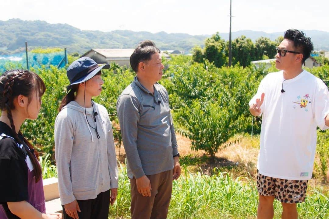 日本テレビ「満天☆青空レストラン」さんのインスタグラム写真 - (日本テレビ「満天☆青空レストラン」Instagram)「️☀️ 今週の青空レストランは 和歌山県紀の川市から 「満天桃」をご紹介します🍑  「満天桃」という名前に込められた想いに 宮川大輔さんトリハダ感涙です！！🥹 （大輔さんだけでなくスタッフも！！）  ゲストは初登場の ももいろクローバーZの高城れにさん💜✨  奇跡的に繋がる「15」と「桃」にも注目です🍑  是非ご覧ください⭐️  #満天青空レストラン #青空レストラン #青空 #青レス #満天 #宮川大輔 #大ちゃん #うまい　#レシピ #日テレ #日本テレビ #和歌山県　#紀の川市　 #ロケ　#桃　#あら川の桃　#満天桃 #ももいろクローバーZ  #高城れに #サッポロ　#サッポロで乾杯」8月16日 22時38分 - aozora_official