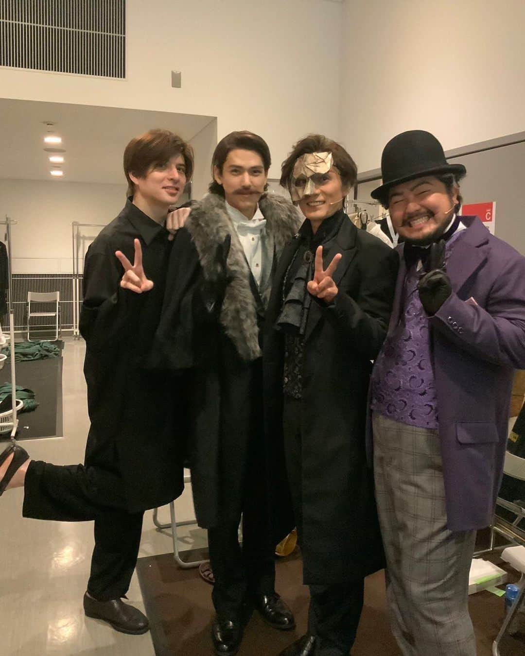 加藤将さんのインスタグラム写真 - (加藤将Instagram)「この写真わかりますか？ ミュージカル ファントムですが！  実はテニミュファミリー写真なんです！🎾 優くんとジーカーさんとは時代を超えての青学です！ 和樹さんは跡部様です！👑  #テニスの王子様  #テニミュ #青学  #手塚国光 #城田優 さん #乾貞治 #加藤将  #桃城武 #加治将樹 さん  #氷帝  #跡部景吾 #加藤和樹 さん」8月16日 22時40分 - sho_kato0921