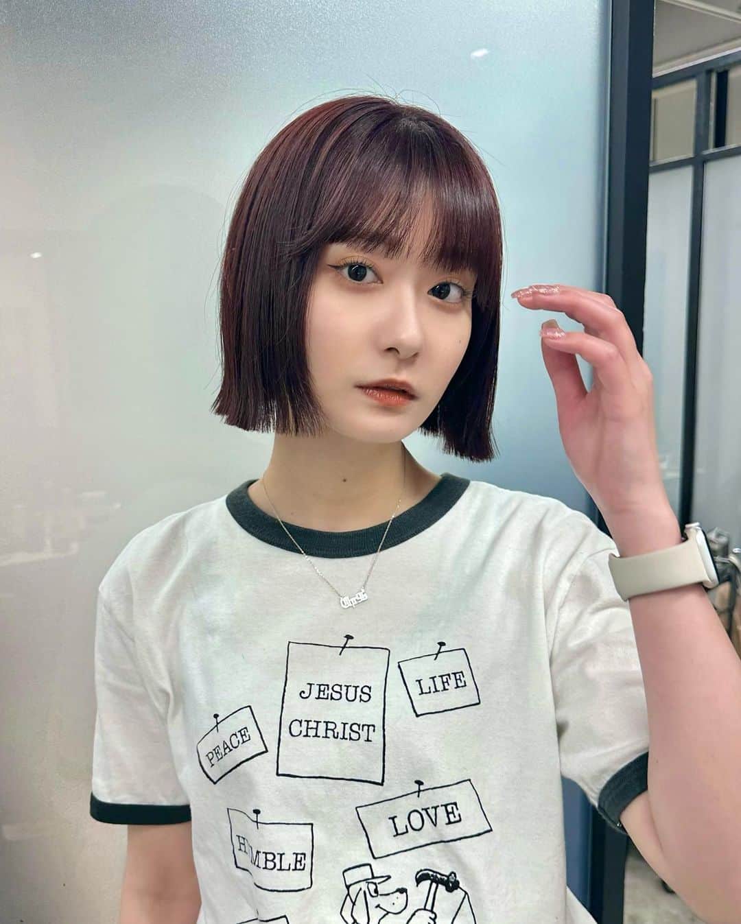 広瀬ちひろのインスタグラム：「どんどん短くなる広瀬の髪の毛part.1  赤入れてサラサラにしてもらったよん❤️」
