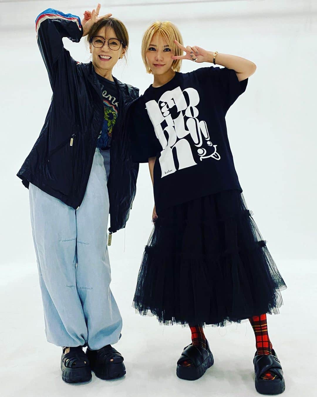 田中杏子さんのインスタグラム写真 - (田中杏子Instagram)「💕💕💕 本日の撮影 for @numerotokyo   川後陽菜 @hina_kawago ちゃんが朝、　 @rabbiton_official  と @kolorofficial のコラボTシャツを着て登場してくれたー❤️❤️❤️😭　嬉しみ🥰  掲載はNumeroTOKYO9月末発売の2023年11月号amazon限定版です。  とっても素敵なのでぜひ見てね💕  #川後陽菜  #rabbiton」8月16日 22時47分 - akoakotanaka