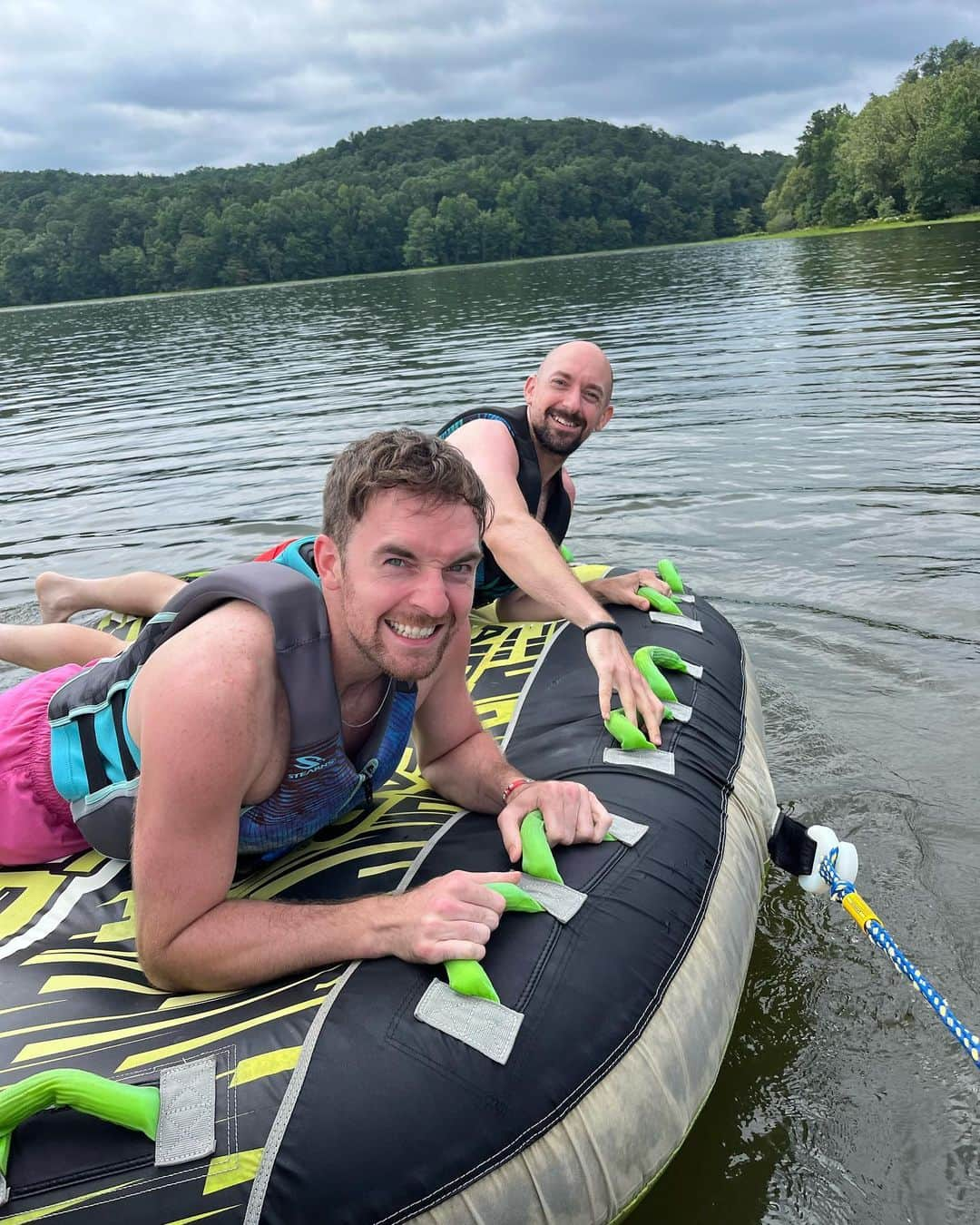 ザック・バランスキーさんのインスタグラム写真 - (ザック・バランスキーInstagram)「4th of July memories🚤🎇💯 #Family 今年もお兄ちゃんを無事に弾き飛ばしてやった🤣🤣」8月16日 22時59分 - zackab10