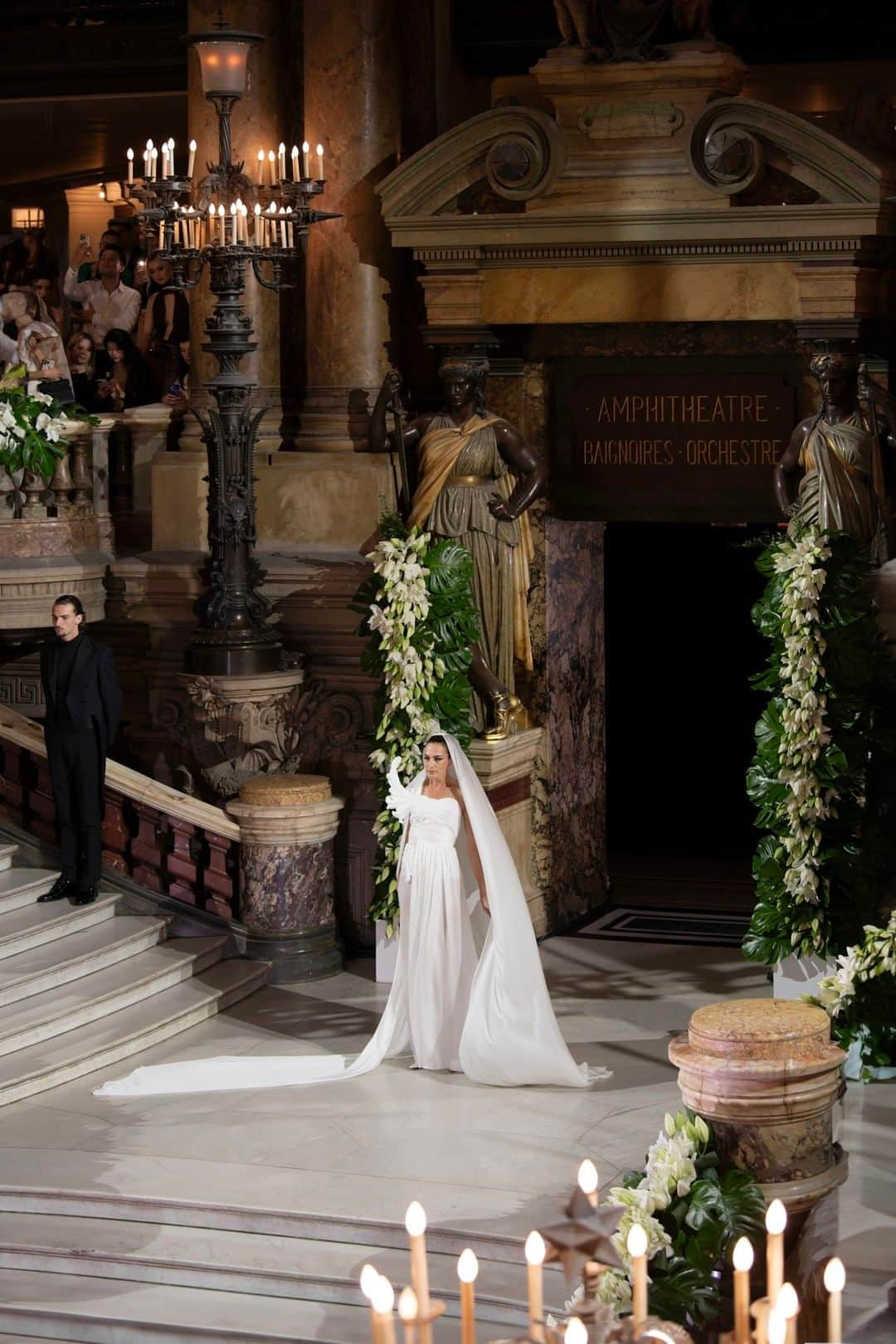 ステファンローランのインスタグラム：「"La Norma"  Long draped white chiffon dress with acanthus leaves wrapped around the body, in patinated white leather.  #StephaneRolland #HauteCouture #FW23」