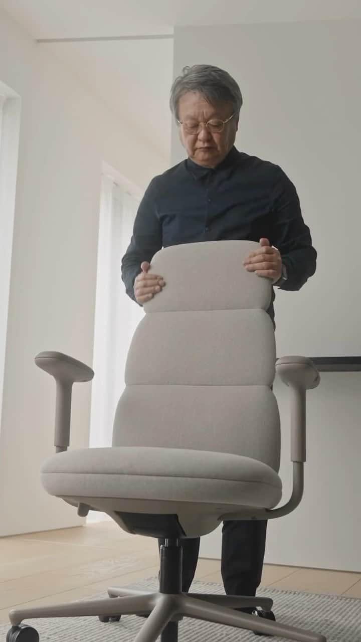 Herman Miller （ハーマンミラー）のインスタグラム：「We visited designer Naoto Fukasawa at his home and studio in Tokyo to talk about the design process for Asari Chair by Herman Miller. He talks about being inspired by Charles and Ray Eameses’ philosophy of making and testing, as well as “making happiness” while designing. Get to know Fukasawa and learn more about Asari at the link in our bio.」