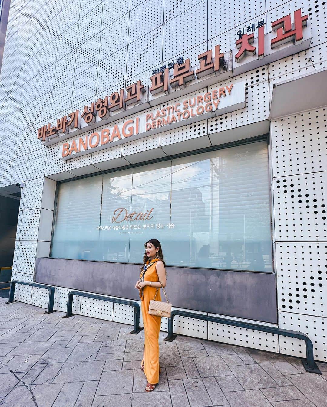 Stella Leeのインスタグラム：「Finally, I am going to do something for myself ✨ I will have nose revision surgery at @indonesia_banobagi thanks to the help of @myvenus.io 🫶🏻✨  I talked about my fallen silicone implant accident which happened on 2021 before and since then I have lived with a bit crooked nose. I believe I am pretty already even with imperfect shape of nose, but hey, if I can make it better, why shouldn’t I? 🥹 After all I still have tens of years to live in this world and I will be the one who keep looking at my own face 🫶🏻  Along with rhinoplasty revision, I will also do double chin liposuction to get rid of this unwanted fat 🤣 as well as jaw reduction to balance it out 🫡 Hopefully I would be prettier after this 🥂」