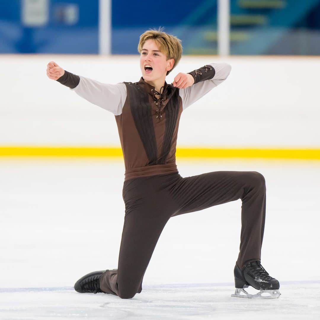 Skate Canadaさんのインスタグラム写真 - (Skate CanadaInstagram)「7 🇨🇦 athletes will be kicking off the international competition season next week at the first ISU Junior Grand Prix in Bangkok 🇹🇭   Meet the team ⬇️  Women: @_hettyshi_  Men: @graysonrlong Rio Morita  Ice Dance: @victoria_carandiuc23 & @andrei_carandiuc @laylaveillon_ & @alex_brandys __________  7 athlètes 🇨🇦 entameront la saison de compétition internationale la semaine prochaine lors du premier Grand Prix Junior à Bangkok 🇹🇭   Rencontrez l'équipe ⬆️   📸 @danielleearlphotography」8月16日 23時20分 - skate_canada