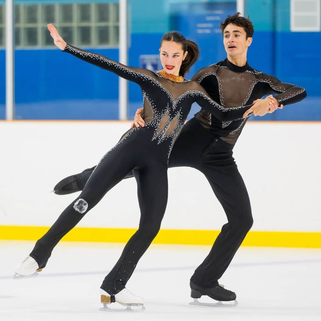 Skate Canadaさんのインスタグラム写真 - (Skate CanadaInstagram)「7 🇨🇦 athletes will be kicking off the international competition season next week at the first ISU Junior Grand Prix in Bangkok 🇹🇭   Meet the team ⬇️  Women: @_hettyshi_  Men: @graysonrlong Rio Morita  Ice Dance: @victoria_carandiuc23 & @andrei_carandiuc @laylaveillon_ & @alex_brandys __________  7 athlètes 🇨🇦 entameront la saison de compétition internationale la semaine prochaine lors du premier Grand Prix Junior à Bangkok 🇹🇭   Rencontrez l'équipe ⬆️   📸 @danielleearlphotography」8月16日 23時20分 - skate_canada