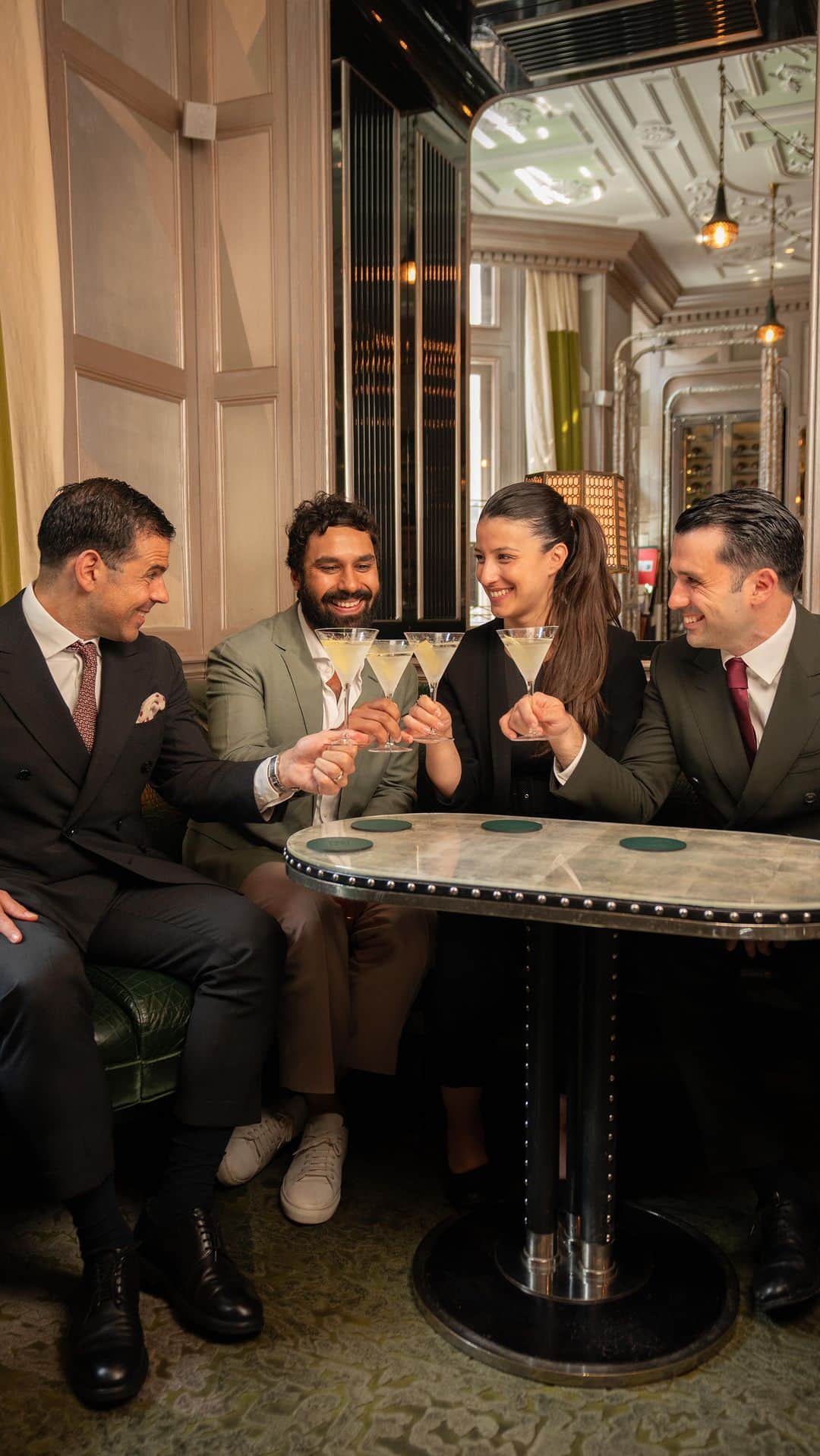 クナル・ネイヤーのインスタグラム：「Connaught Bar Talks, Episode 3 – Kunal Nayyar This time we’re joined by @kunalkarmanayyar – a dear friend of The Connaught. After 12 seasons in the cast of The Big Bang Theory, will he be prepared enough to sit in front of our camera?! 😉 Thanks Kunal for keeping on creating memories with us! . 📹 @robson.media 🍸 Vesper Martini making @riccardo_lugano . . . #connaughtbartalks #connaughtbar #connaughtbarteam #hospitality #guestexperience #worldsbestbars #martiniworld #londonbars #bartenderlife #bartenderstyle #straightupwithstyle」