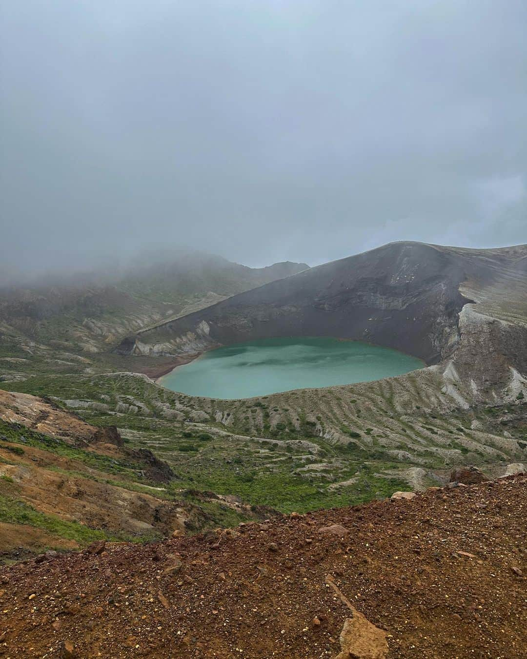 Alisaのインスタグラム：「お盆は 10年近くぶりに山形へ⛰  毎日畑で採れた新鮮な野菜の手料理をいただき、夜は温泉入って、子どもたちと遊んで、ひたすらワンちゃんに癒されて、自然たっぷりの風景をたくさん見て、久しぶりに難しいこと考えずに過ごせた休暇🌿  たくさん野菜をいただいて帰ったから東京帰ってから野菜を使った料理作りに夢中🥢  #山形#山形観光#蔵王#御釜#山形グルメ#ずんだ餅#お盆休み#東北旅行#japan#japantravel#yamagata」