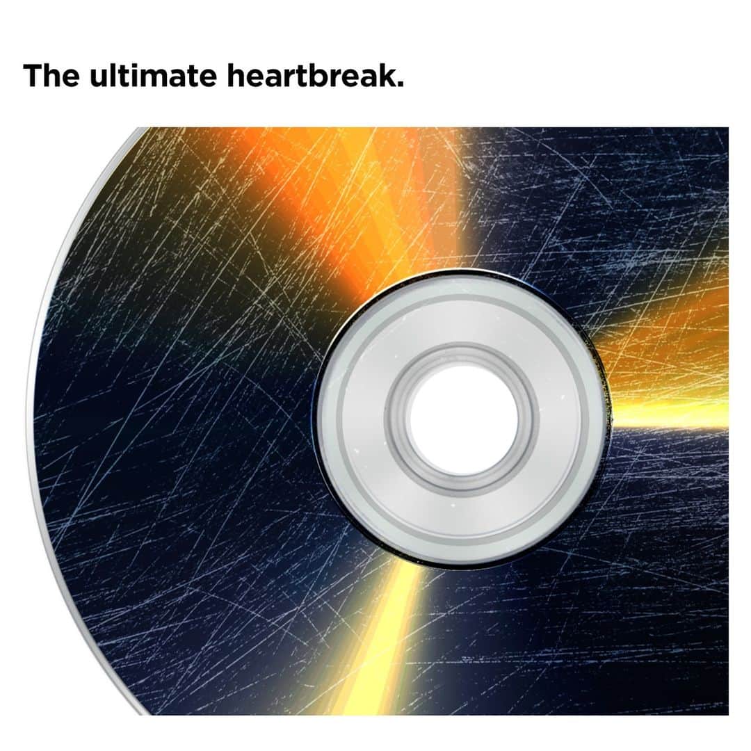 ベッツィジョンソンのインスタグラム：「Do you miss burning CDs?」