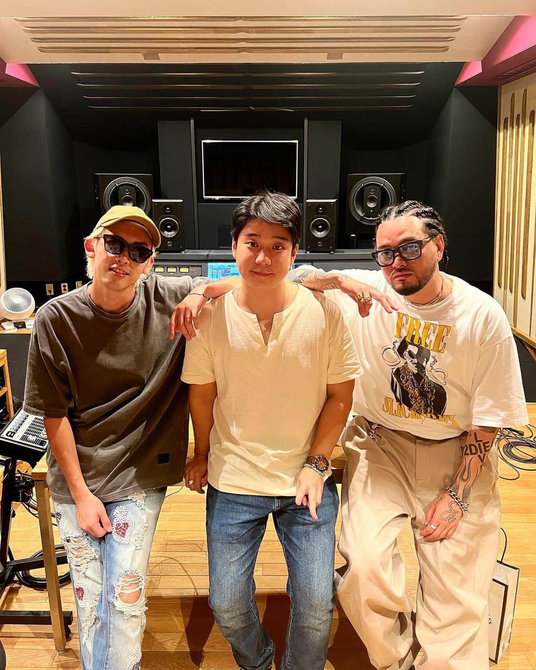 Eden Kaiのインスタグラム：「本日はとても楽しい都内セッション日でした…！！⁣ 貴重なお時間と最高の経験をありがとうございました🙇‍♂️🎶⁣ ⁣ Session day in Tokyo!!🗼⁣ Had such a blast:-)) Thank you so much for the time & valuable experience!!😆🙌⁣ ⁣ #SALU #ELIONE」