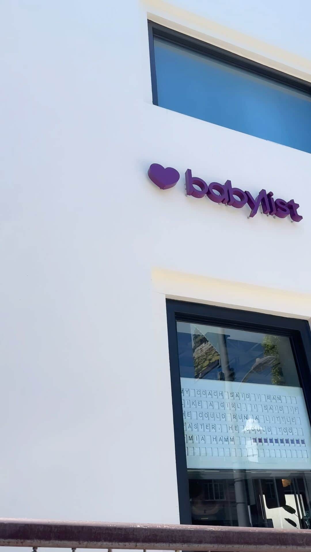 のインスタグラム：「Thank you @babylist for showing us around your new ✨ ahhh-mazing showroom! From @babybrezza to @babybjorn they have got it all here for you to try out and try on for your new chapter into parenthood. ❤️」