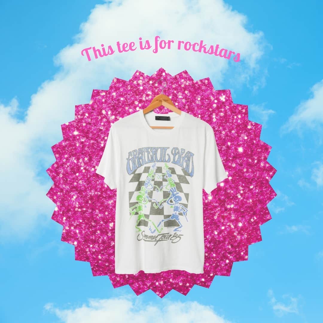 ジャンクフードのインスタグラム：「be anything in one of these tees! #taptoshop ✌️💗」