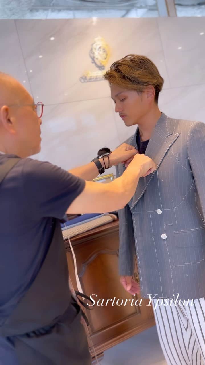 岩田亜矢那のインスタグラム：「@sartoria_ypsilon_osaka  @sartoriaypsilon   model @ko_makiroi   世界一と認められた仕立て師がつくる 一生もののオーダースーツ。 ⁡」