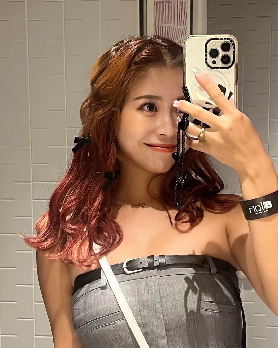 ヒロタナギサのインスタグラム：「_  🎀の気分🖤 次のカラーどうしようかなぁ🪽」