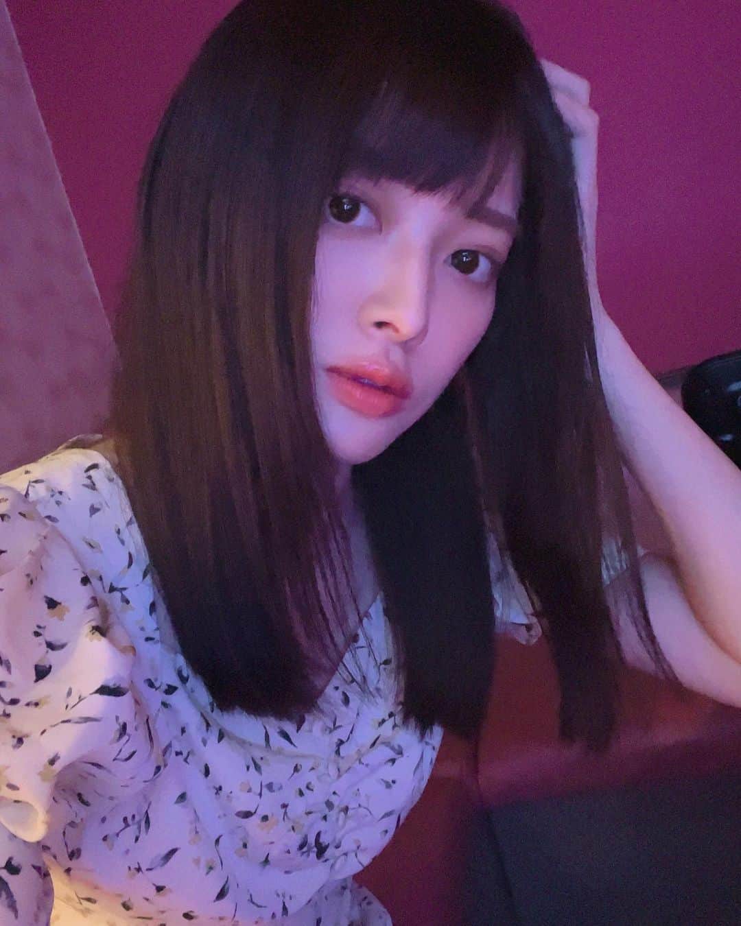 藤田いろはのインスタグラム：「⁡ ⁡ 髪切りました。 次はもっとがっつり切りたい気持ち、、、 似合う？切りっぱなしヘア 元々切りっぱなしロングだったけど、ミディアムまで短くするとより切りっぱなし感出て良き ⁡」