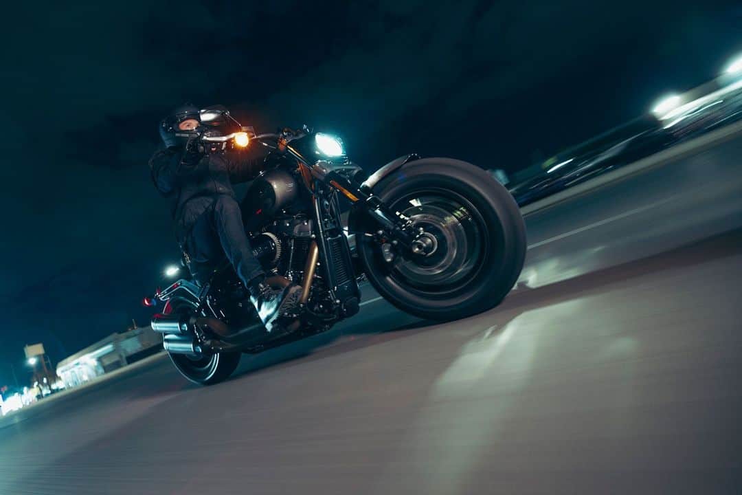 Harley-Davidsonのインスタグラム：「A street ripper with elevated performance and an attention-grabbing style.​  Get a closer look at the 2023 Fat Bob 114 link in bio.​  #HarleyDavidson #FatBob #FatBob114​」