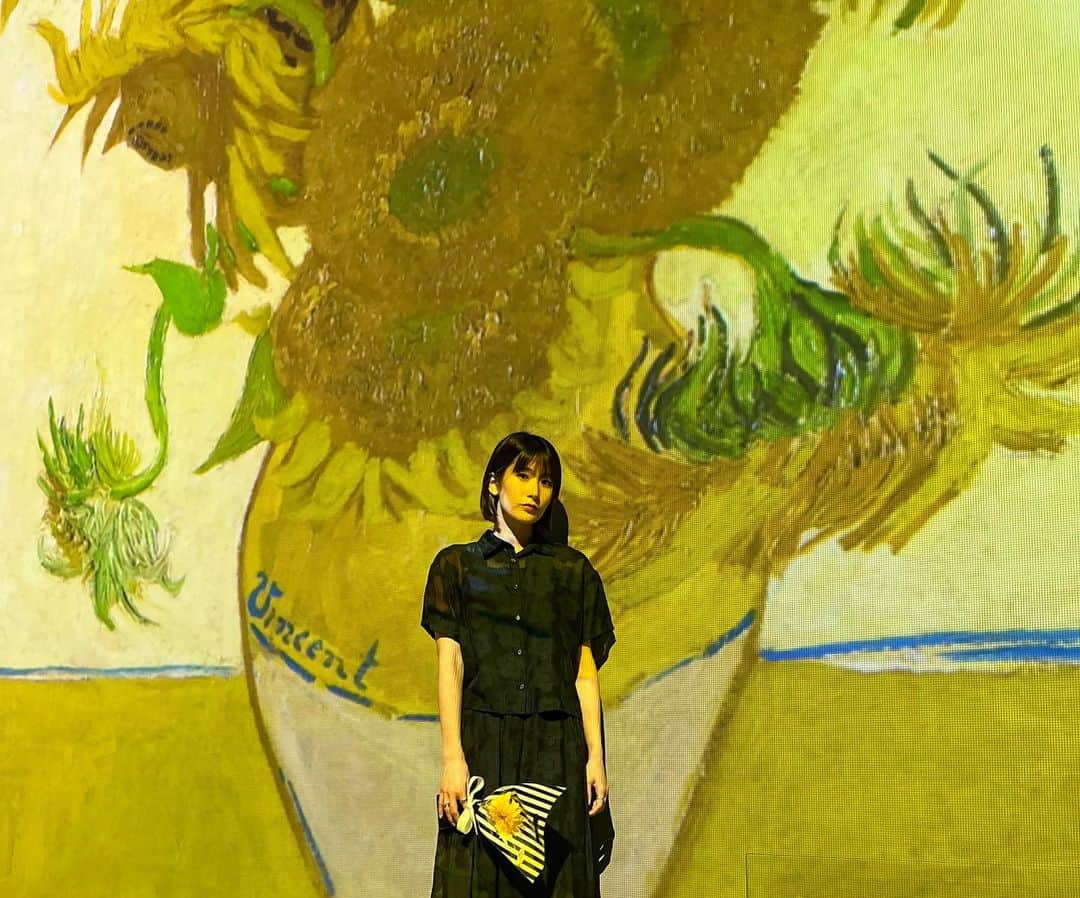 来栖うさこさんのインスタグラム写真 - (来栖うさこInstagram)「. . .  日本橋三井ホールで開催中🌻  Immersive Museum TOKYO 2023  “ポスト印象派” POST-IMPRESSIONISM  観に行ってきました☺️🩷  油絵がやっぱり好きだから 自分でも描きたいなああああ  油絵🖼️だれか一緒にやろ🥺  昔はよく一人で美術館周りしてたんやけど 最近行けてなかったから再開したい🎨🌟  #immersiveart #immersivemuseum  #ゴッホ #日本橋三井ホール  #美術館巡り #ゴッホ展  #イマーシブミュージアム #VincentVanGogh #BOUQUETOFSUNFLOWERS」8月17日 0時57分 - kurusu_usako