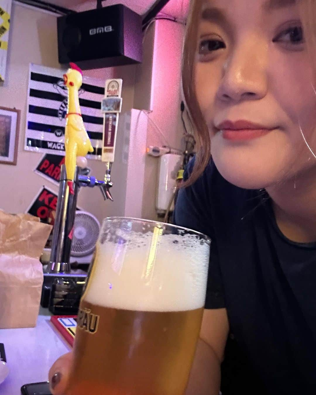 マリ卍のインスタグラム：「本日8月17日は初めて柴山さんのBAR ロックオンタイムさんにてイベントを行います\( ¨̮ )/❤️ 19:00スタートチャージが2000円  私のお盆休みのお土産もあるよーっ 楽しい夜を過ごしましょう！  お土産買ってきたので みんなでお菓子パーティーするのだ  #名古屋 #名古屋市 #岐阜県 #岐阜市 #柳ケ瀬 #柳ケ瀬プロレス #Ladius #joshipuroresu #prowrestler #followme #joshipuro #prowrestling #wrestling #wrestler #女子プロレス #プロレス #名古屋 #柴山貴哉 プロレスバー #お酒 #ビール #お菓子 #しろえびチップス」