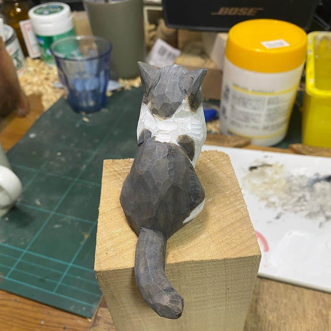 yamanekoさんのインスタグラム写真 - (yamanekoInstagram)「先週、うちの家族がインド🇮🇳に旅行に行くと言う事で(私は留守番）タローも連れて行ってもらう事にしました。 うーん、ホクロもバッチリ👌 次はタローの「世界不思議発見」です！ お楽しみに😹🇮🇳🎵  #ねこ #ねこすたぐらむ #ねこ部 #木彫り猫 #猫彫刻 #バンナイリョウジ #cat#catsculpture #catcarving #sculpture #catstagram #ryojibannai」8月17日 1時00分 - yamaneko5656