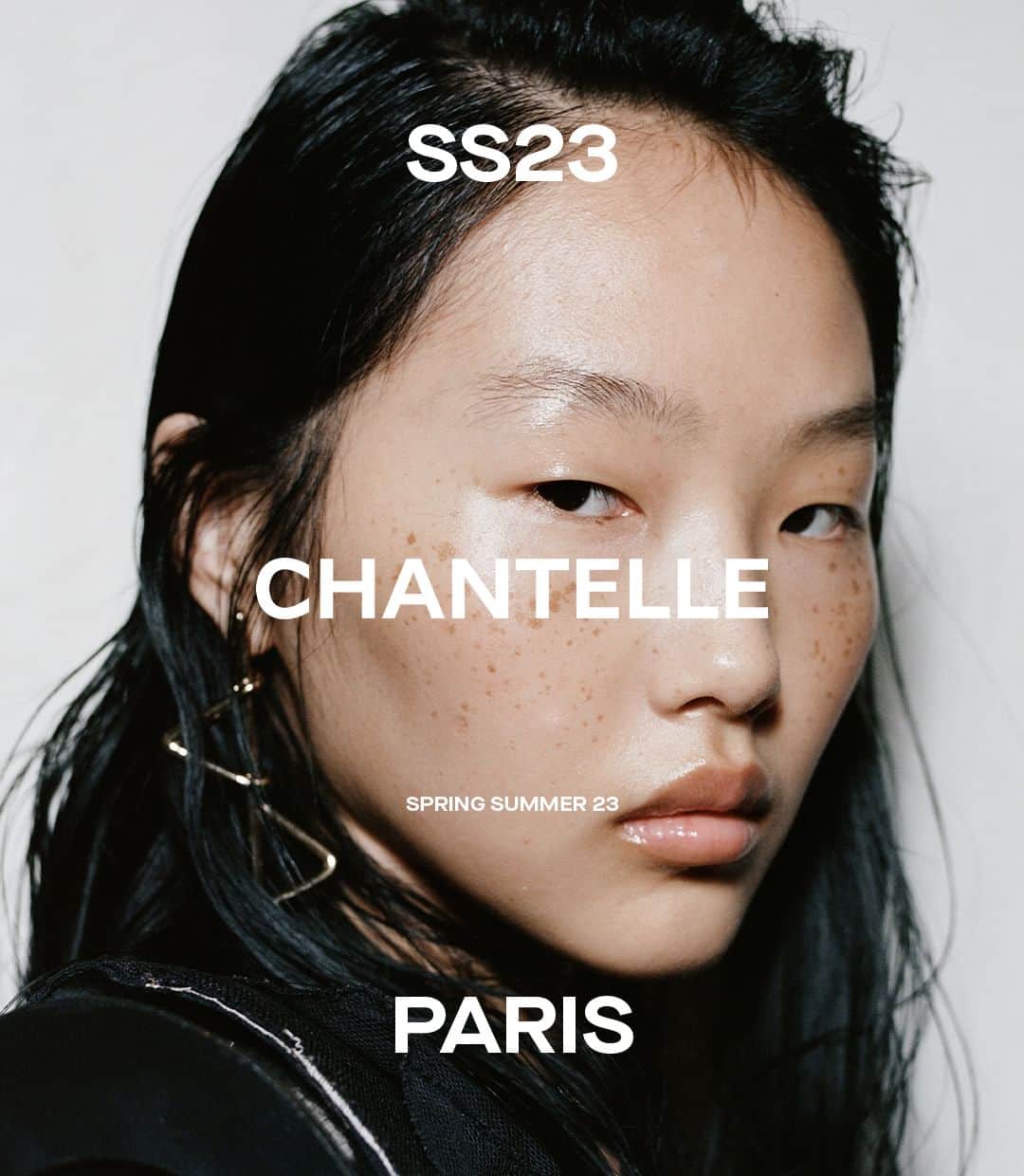 のインスタグラム：「PENG — FOR CHANTELLE SPRING-SUMMER 2023 COLLECTION. PHOTOGRAPHED BY RENAUD CAMBUZAT. PARIS, FRANCE.  #Chantelle #ChantelleParis」