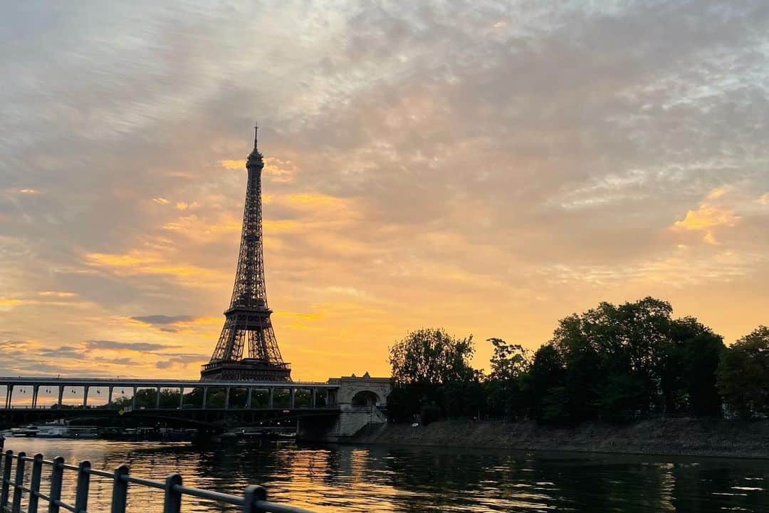 高橋侑子さんのインスタグラム写真 - (高橋侑子Instagram)「🤩 It’s one of the coolest venues I’ve ever raced on! Really excited to test out the #Paris2024 #Triathlon course tomorrow 🔥 Watch us race in the Olympic Test Event Paris on TriathlonLive.tv from 8am local time 📺 Use code Paris2023 to unlock the exclusive 25% discount off a monthly pass (link in my bio). 📷 @worldtriathlon @janosmschmidt   いよいよ明日からパリオリンピックテストイベント！パリの象徴的名所を駆け巡るとても贅沢なコース🇫🇷 どきどきとわくわくと、とにかくやってきたことを出し切るレースにしてきます👊 TriathlonLive.tvで放送されるのでぜひご覧ください！(プロフィールに月会費25%オフのリンク貼ってあります) #パリ2024 #トライアスロン」8月17日 1時16分 - yuko_takahashi8