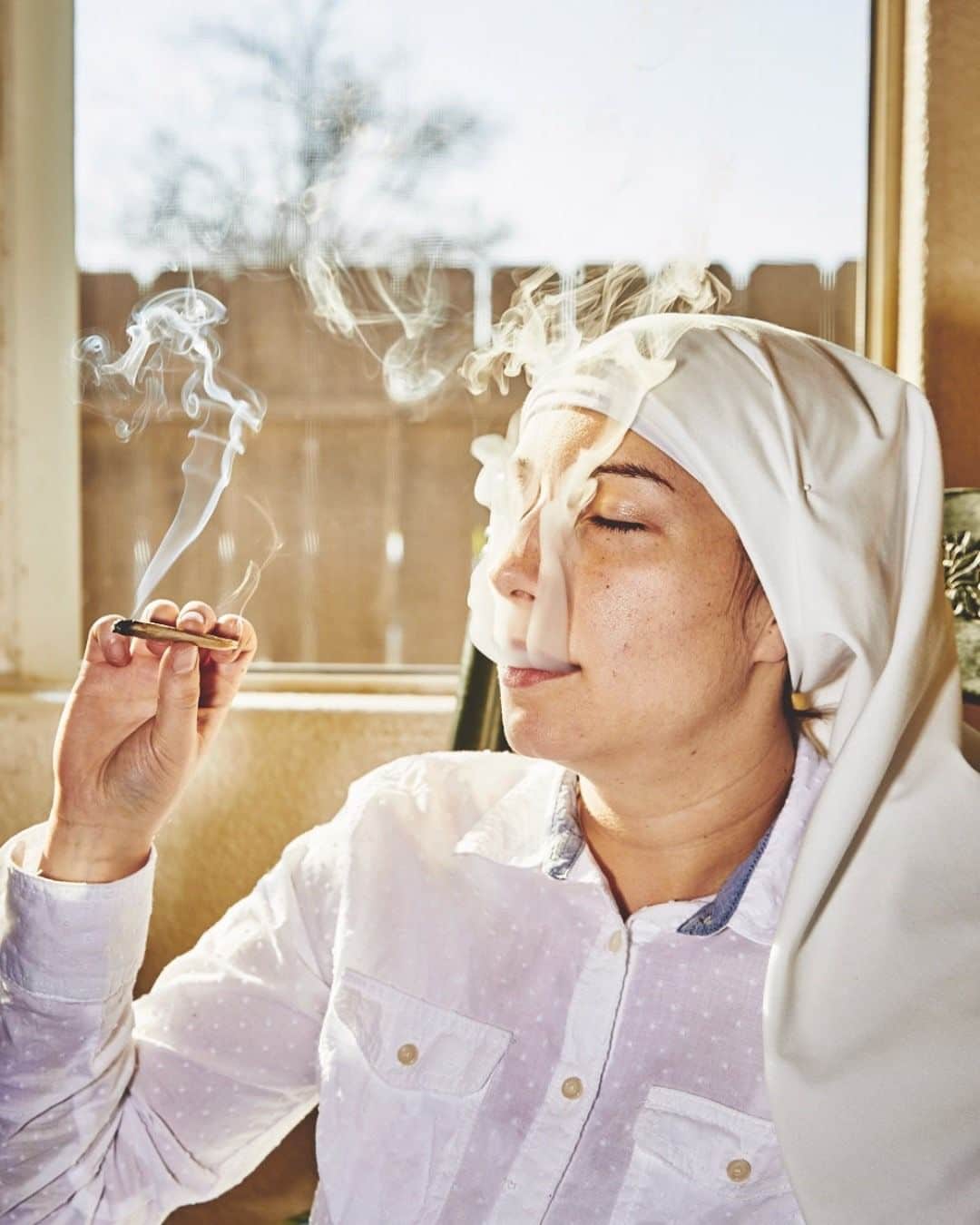 VICEさんのインスタグラム写真 - (VICEInstagram)「The Sisters of the Valley (@sistersofthevalley) have all the faith and dedication of any other nuns, but no connection to the Catholic church. Instead, their lifelong devotion is to cannabis. They spend their days growing it, smoking it and raising awareness about its healing powers.  The nuns are not “sloppy stoners”, according to their founder Sister Kate, but “serious women with serious work to do”. Their days are spent growing several medicinal strains on their California farm, which they sell in their online shop in the form of various creams and tinctures. While they call themselves non-religious, they handle their weed with a sanctity that comes close: their growing process aligns with the moon cycles, and the plants are harvested in what can look like formal ceremonies.  Photographer duo @shaughn_and_john spent some time with the nuns for the collection of images above. “We hunted down their contact info and begged them to let us hang out with them,” says Shaughn Crawford, which spurred on “a several year relationship” and many more trips. “Sister Kate [their leader] is by far the most surprising part,” adds Shaughn, who he calls a “perfect mix of hippy cult leader and megalomaniac CEO”.  It could take some time before their belief system is adopted across the pond, but to UK drug policymakers, Sister Kate has one message: “We have many choices in oils to use as lubricants to help you get your head out of your ass."  📸 @shaughn_and_john」8月17日 1時25分 - vice