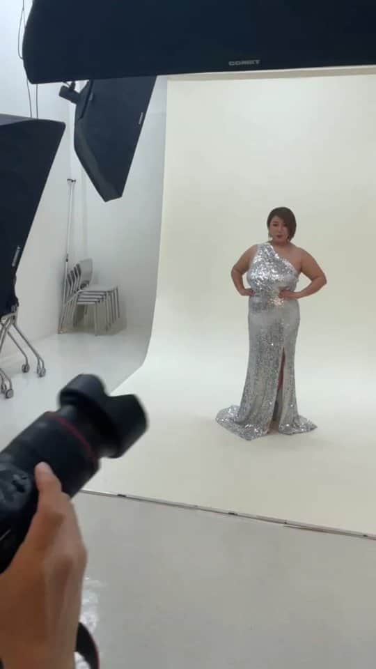 折原ゆかりのインスタグラム：「the Today's Woman 2023  ファイナリストがuploadされました。 ↓ https://www.todayswoman.com/japan-finalists-2023  三回目の挑戦。Elegant class 一年目はエントリーno.7 二年目はエントリーno.5 三年目はエントリーno.8 三年生 中高生なら、卒業!  ある意味、中高年生!がんばります！  REBECCAの  76th star  ハレー彗星ほどの 年度じゃないけど かける想いは莫大！ I want to be number one star.  そして、Today's Woman 1th 2th のみんな、 一緒に歩んできた道のりを ほんとうにありがとう。 3thの皆様、 一緒に歩いて 目指していきましょうね。  @steven_a_haynes  @shein_japan  @tokyomx.9ch  @todayswomanplus #ミスコンテスト #ミスコン #プラスサイズミスコン  #StevenHaynes #TodaysWoman #TodaysWoman2023 #TodaysWomanPlus #TodaysWomanJapan #plussize #SHEIN #SHEINforall #ぽっちゃり女子」