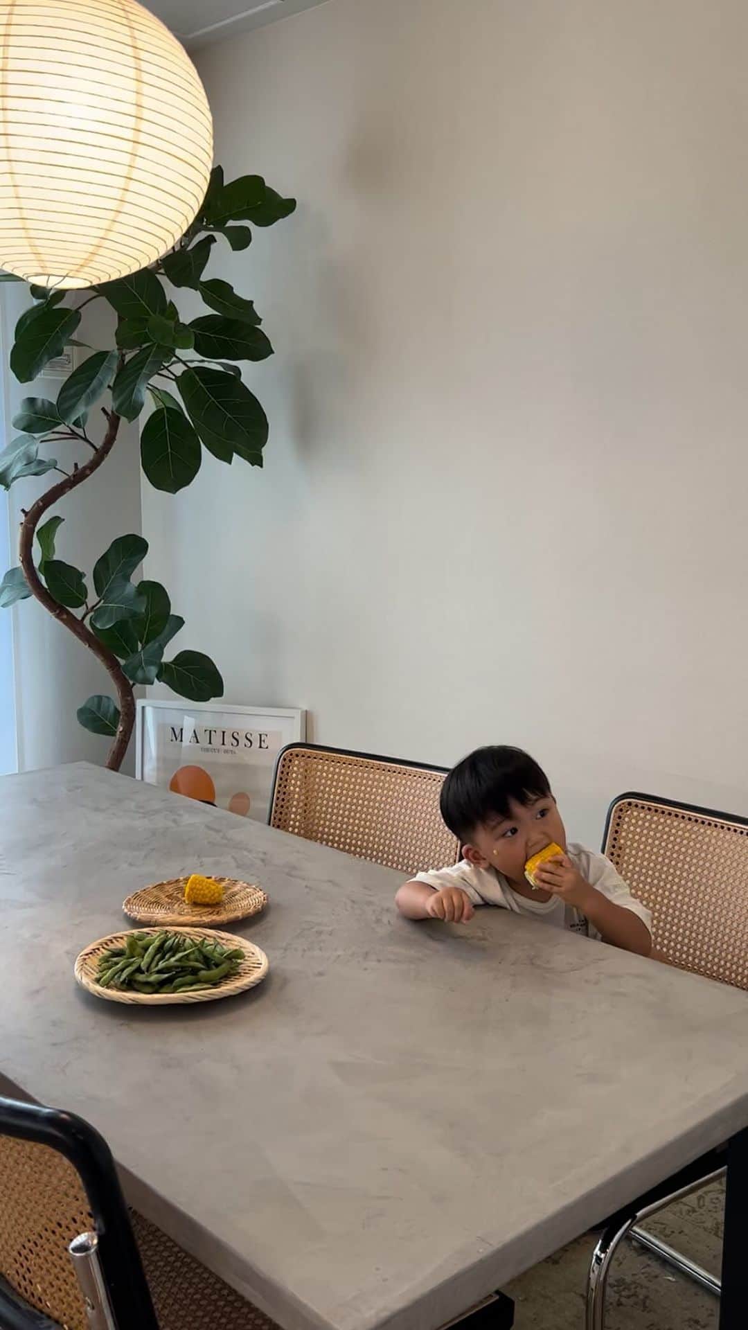 HARUEのインスタグラム：「Lovers → Family🩵  カップルから4人家族に👨‍👩‍👧‍👦  出会った11年前、夢に見た光景☺️  #mylove」