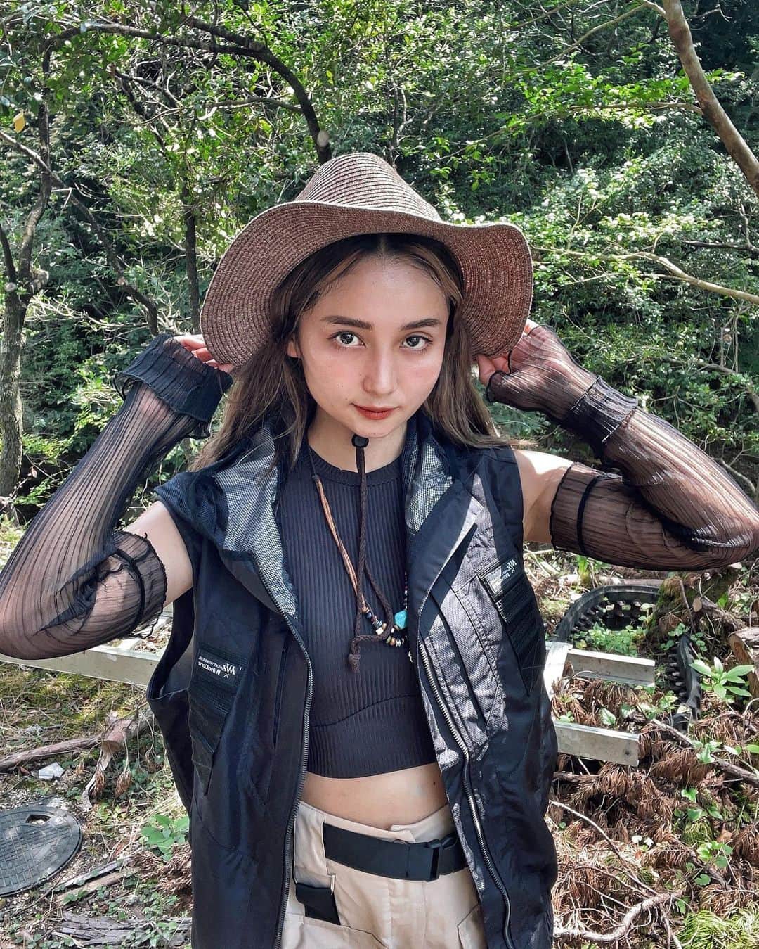 チアコマのインスタグラム：「ワークマン空調服コーデ♡  ◎ウィンドコアプロコア(R)シリーズベスト  商品番号 WZ6170 管理番号 35936  price→3,900円  ハットもワークマンなんやけど 品番わからず😭  #workman #workman女子　#空調服 #空調服ベスト #キャンプ」