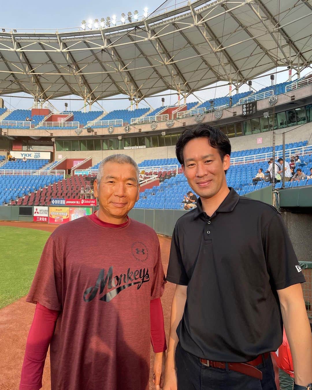 古久保健二さんのインスタグラム写真 - (古久保健二Instagram)「2017年に楽天イーグルスで一緒だった、小山雄輝さんが球場を訪ねて来てくれました。 現在は巨人のスタッフとして活躍しているとの事。 懐かしい再会でした。 #CPBL#樂天モンキーズ#NPB#楽天イーグルス#巨人」8月17日 11時25分 - kenjifurukubo