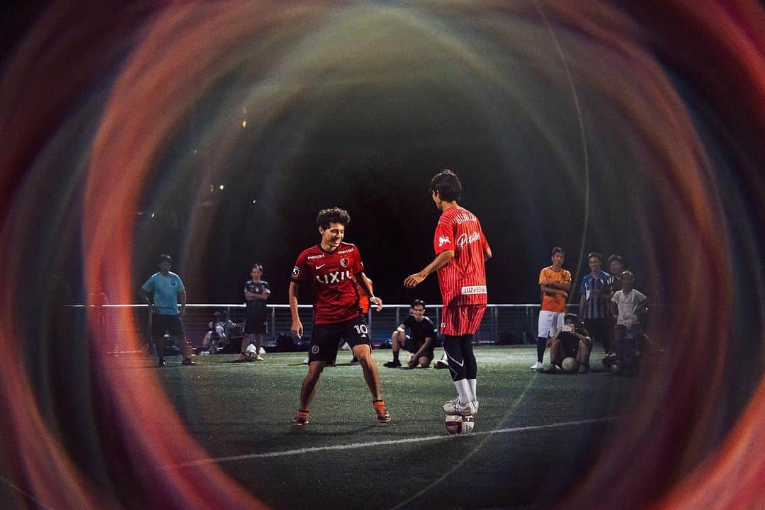 のインスタグラム：「ドリームクリニックin 台湾🇹🇼  サッカー台湾代表キャプテン ウーさんに協力して頂き 台湾の子供たちに夢を与えてもらいました⚽️  その国のスーパースターが 自分らしく挑戦する大切さを伝える事は その国の子供たちにとって貴重な体験だと思っています  実際にウーさんを見る子供たちの目は輝いていました☀️ 次回はもっと多くの子供たちと一緒に ボールを蹴ったり、国際大会を開催したり その国を豊かにしたい企業、行政、サッカークラブなどが力を合わせて明るい未来を残していけたらいいなと思っています。  そのキッカケの１つに 自分もなれたらいいなと思っています  幸運な事に、その国のスーパースターとコラボする事やその国のトップ選手にドリブルを伝える機会があるので様々な国でこのような活動を広げていきたいと思います😊  海外に進出したい企業や 子供たちにプライスレスな体験をつくる協力をしてくださる方がいればご一緒してくだされば幸いです」