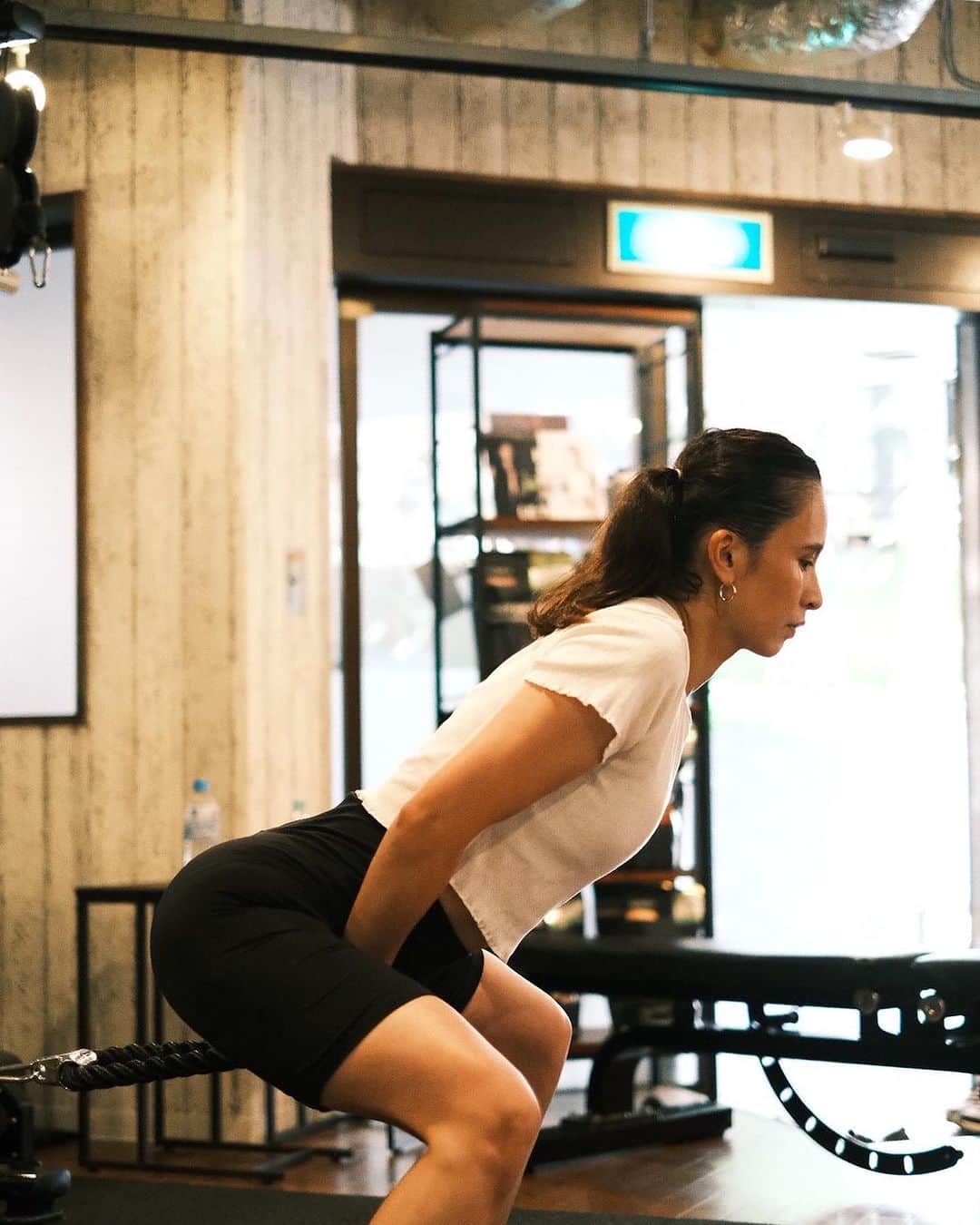 持永真実のインスタグラム：「. 🏋🏻‍♀️ @fitbays.shonan.gym  👟 @merrell_japan  📸 @koheiii0108」