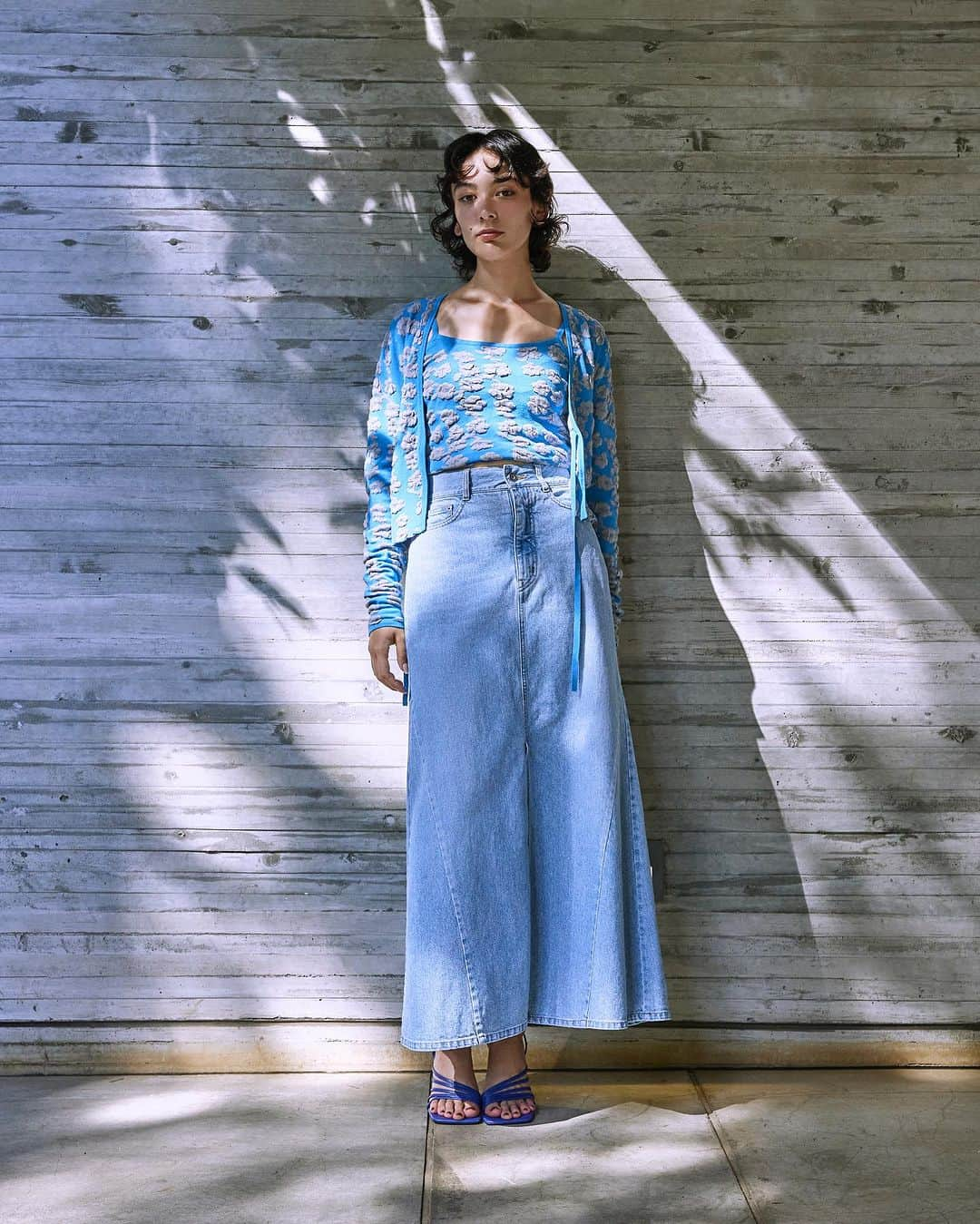 ルシェルブルーさんのインスタグラム写真 - (ルシェルブルーInstagram)「New Arrival >>> IN STORE NOW . . ☑︎ Paneled Denim Maxi Skirt ¥26,000+tax (Color: Blue, Light Blue)  Coming Soon... ☑︎ Flower Jacquard Knit Set  #lecielbleu #ルシェルブルー　#aw23 #fashion  #styling #denimskirt #maxiskirt #flower #jaquard #knit」8月17日 12時01分 - lecielbleu_official