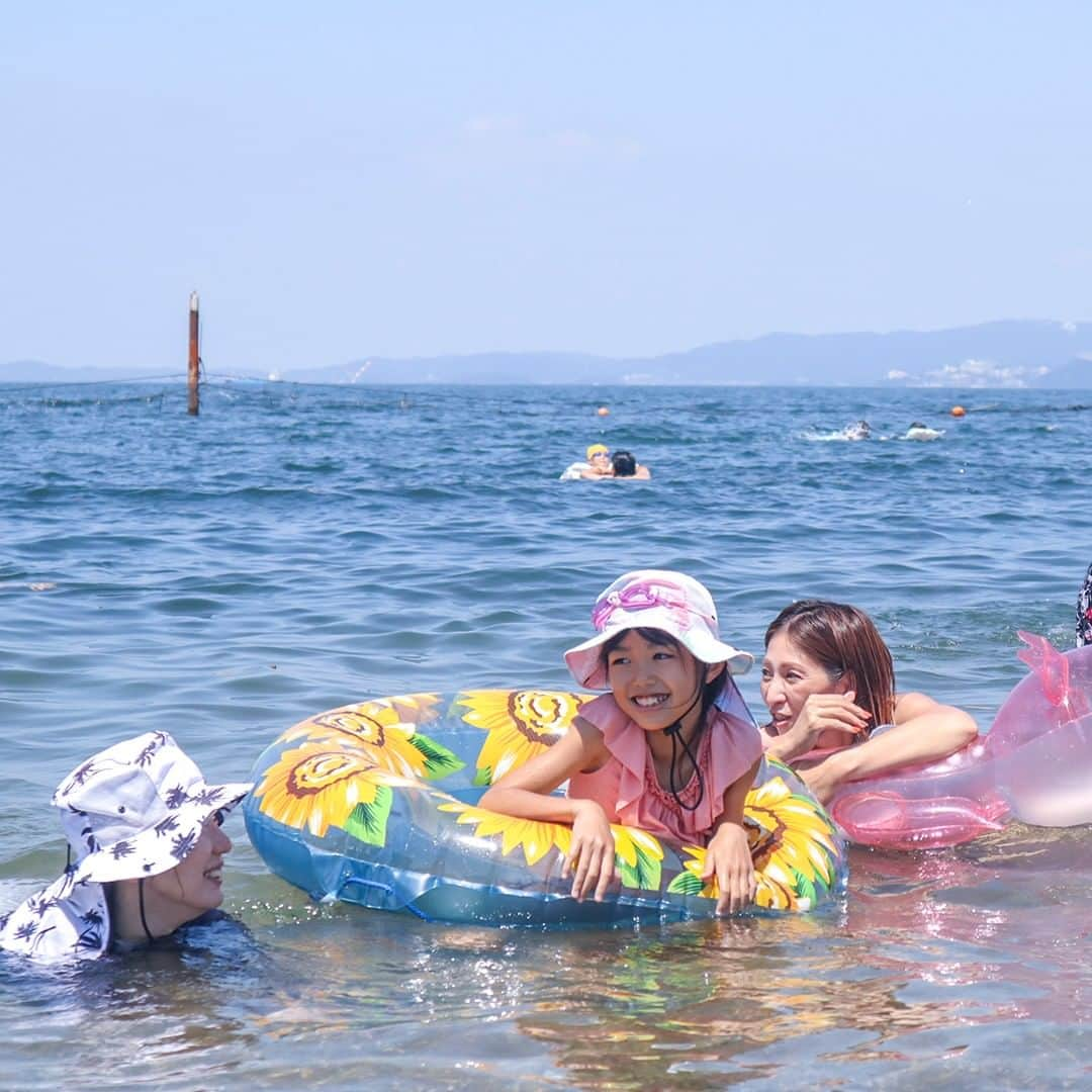 愛知県田原市さんのインスタグラム写真 - (愛知県田原市Instagram)「Let’s enjoy summer more! 夏を遊びつくそう♪  青い空と青い海！ 今だけの夏、 おもいっきり楽しまないともったいない！ 波でぷかぷかしてるだけで、気持ちいいよ～  #白谷海水浴場 #海水浴 #海の楽しみ #海のレジャー  * #たはら暮らし * #渥美半島#田原市#田原#伊良湖岬#伊良湖#赤羽根#渥美半島菜の花浪漫街道#サーフィン#tahara#irago#akabane#spring#surfing#田舎暮らし#日々の暮らし#休日の過ごし方#スローライフ#instagramjaran#igersjp#scenic_jp」8月17日 12時15分 - tahara_kurashi