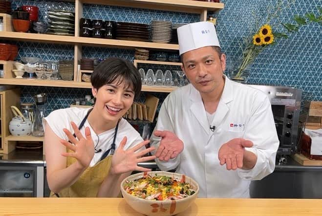 TBS「Nスタ」のインスタグラム：「. 『ホランとごはん』第10弾のゲストは、 ミシュラン7年連続一つ星「鈴なり」店主　村田さんです🍙👨‍🍳 @suzunari_terunari  今回は 「夏にピッタリ！お家でも簡単にできちゃうアレンジレシピ」をご紹介！  夏休みにお子さんと一緒に作れる、簡単レシピ！💮 コンビニでも材料が揃う！🏪 彩りもばっちり！食卓も華やかになること間違いなし🌈🌻  今回ご紹介するお料理のレシピは、放送後に公開します🌟  本日、午後6時15分からの放送をご覧ください📺  #ホランとごはん#村田明彦#鈴なり#和食#夏野菜#夏の思い出#簡単レシピ#レシピ本#ホラン千秋#井上貴博#日比麻音子#Nスタ#TBS」