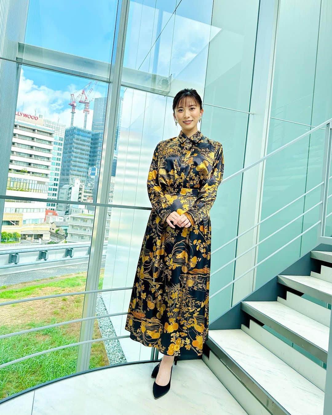 山本雪乃さんのインスタグラム写真 - (山本雪乃Instagram)「👨‍🦳 『この衣装が目に入らぬか』 水戸黄門様が持っているアレを思い出す ゴージャスなセットアップ🤩 大好評でした👨‍🦳  衣装 : @and_ellecy  いつも素敵な衣装ありがとうございます！  🍙しいたけれんこん🍄」8月17日 12時09分 - yukino_yamamoto5