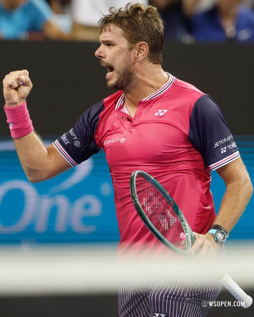 スタニスラス・ワウリンカのインスタグラム：「⚡️ Stan the Man dazzles under the bright Cincy lights   #CincyTennis」